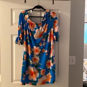 Vince Camuto, like new, off shoulder, tie sleeves, summer floral dress.